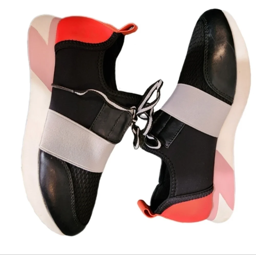 TRASH Sporty Sneakers Black Size 6